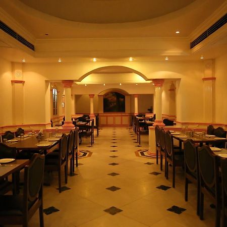 Hotel Siddhartha Palace Ahmedabad Exterior foto