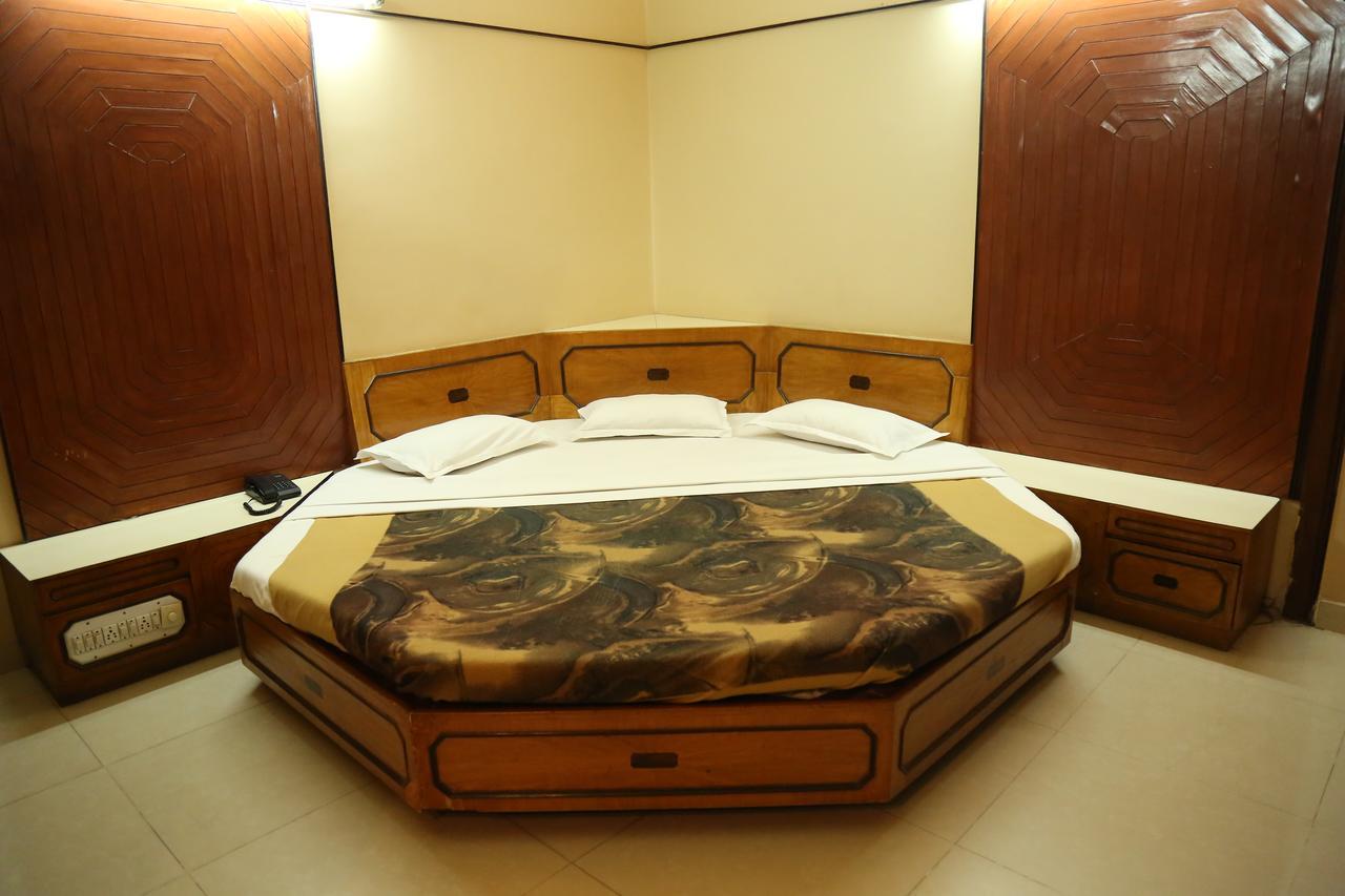 Hotel Siddhartha Palace Ahmedabad Exterior foto