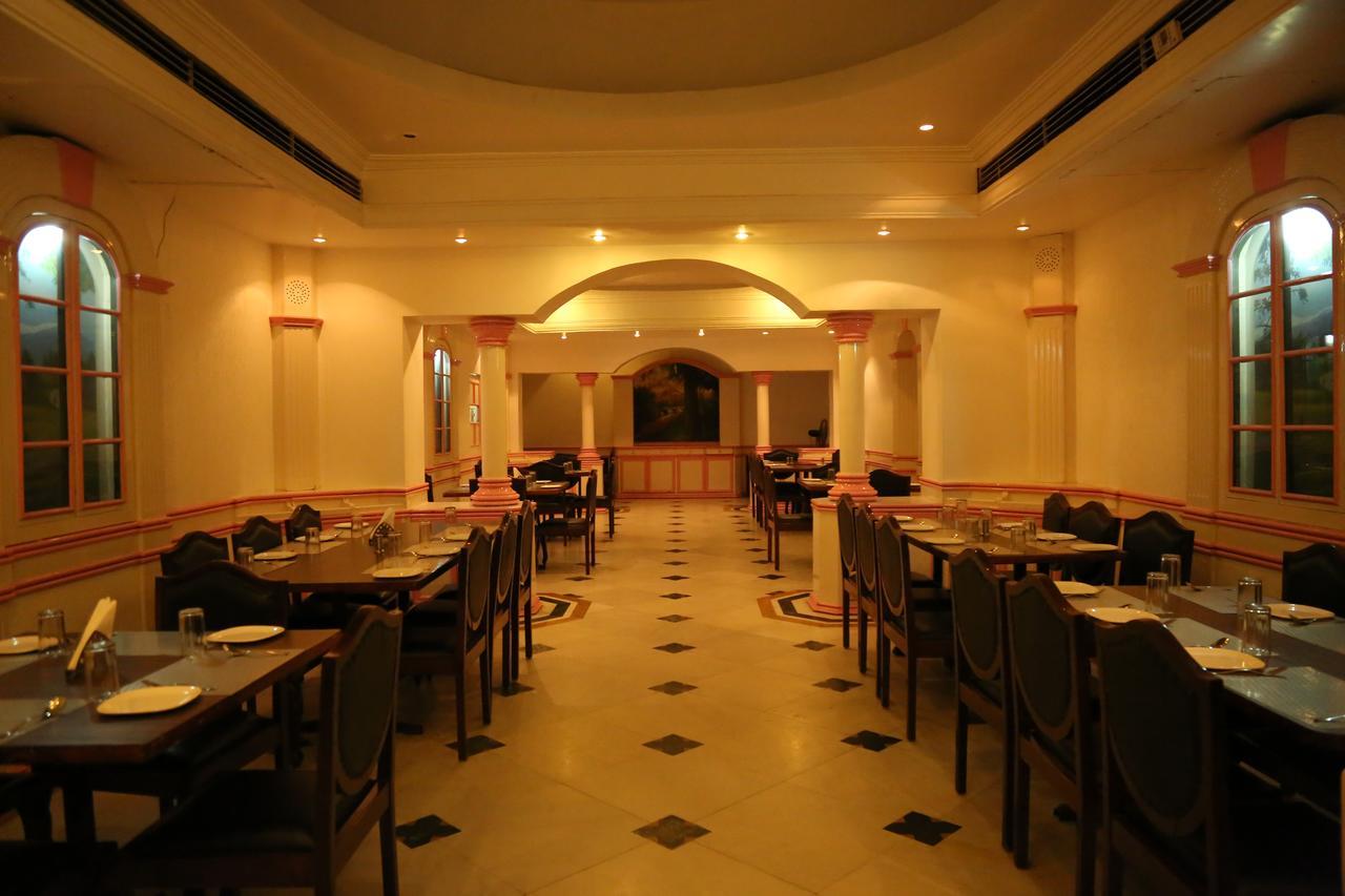 Hotel Siddhartha Palace Ahmedabad Exterior foto